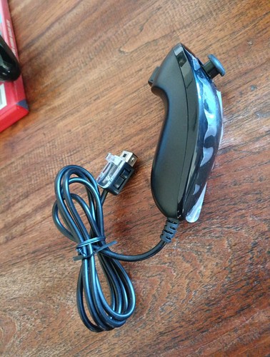 Nintendo wii nunchuk - nintendo,