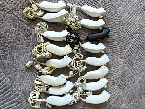 Nintendo original nunchuk - nintendo,
